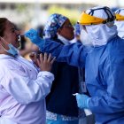 Sobre la situación del contagio en las provincias, en el informe oficial se detalla que la andina de Pichincha, cuya capital es Quito, es la más afectada con 120.325 casos acumulados, 425 más que el sábado.