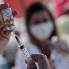 Como la respuesta inmunológica de la Coronavac solo se verá dos semanas después de haberse aplicado la segunda dosis a todo el público objetivo.