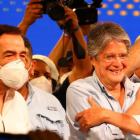 Guillermo Lasso se pronunció desde Guayaquil, en compañía de el exalcalde Jaime Nebot.