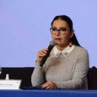 La presidenta del CNE, Diana Atamaint, en rueda de prensa, cerca de las 22:00 de este 12 de abril de 2021.