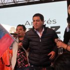 Tarima. Lo de Andrés Arauz fue inédito: por primera vez un candidato a la Presidencia proclama su victoria a los 15 minutos de cerradas las urnas.