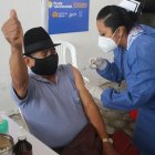 Organización. La jornada de vacunación de la capital estuvo marcada por la desorganización durante la semana pasada, tras ello salió otro ministro.