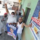 En el Suburbio. Las familias y amigos festejaban ayer su triunfo.