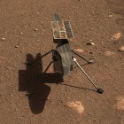 Fotografía cedida por la NASA donde se muestra un primer plano del helicóptero Ingenuity tomado desde el Mastcam-Z, un par de cámaras con zoom a bordo del rover Perseverance en Marte.