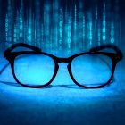 Mucho se ha dicho sobre el uso de lentes que filtren la luz azul, pero algunos son mitos.