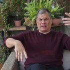 Rafael Correa expresidente de Ecuiador, en medio de la entrevista.