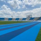 La renovada pista de 400 metros y 8 carriles de la firma MONDO luce flamante ahora.