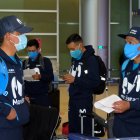 Jorge Montenegro (i), David Villarreal, Henry Velasco y Cristian Toro (d), antes de partir hacia Colombia.