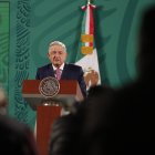 El presidente mexicano, Andrés Manuel López Obrador, habla durante su rueda de prensa matutina en Palacio Nacional.