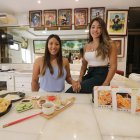 Hermanas Man Ging en la cocina de su casa en Urdesa, donde nació su emprendimiento.

Agencia (ag-extra)