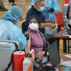 En la Universidad Politécnica Salesiana se realizó la vacunación a las personas adultas.