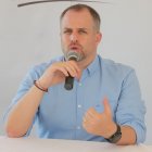 El ministro de Trabajo, Andrés Isch, durante una rueda de prensa en Guayaquil.