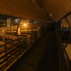 Quienes viven al pie del cruce que se conecta con Serli, en Antepara y García Goyena, están hartos de ser testigos de los robos y tener “un paso peatonal de adorno”. No lo utilizan, advierten, ni siquiera durante el día, puesto que las mismas personas que se refugian en él de noche, lo hacen por la mañana para delinquir o drogarse.