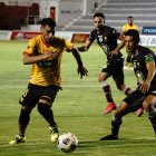 El duelo estuvo lleno de decisiones arbitrales polémicas.