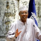 El presidente de Chad, Idriss Déby, muere en una batalla.