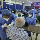 Más de 7 mil adultos mayores ya han sido inmunizados con la primera dosis en Guayaquil.