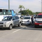 Un triple accidente de tránsito sucedió en la autopista Terminal Terrestre Pascuales.