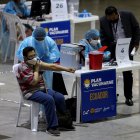 Ecuador vive una nueva ola de contagios, mientras la vacunación avanza lento.