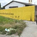 EN LA FLORESTA UNA PARED PINTADO UNA LEYENDA EN MEDIO DE LA MALESA Y BASURA 20 DE ABRIL DEL 2021 GUAYAQUIL-ECUADOR
