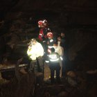 Una mujer fue localizada sin vida y se buscan a dos adolescentes.