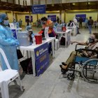 Las fallas y dudas sobre el proceso de vacunación persisten.