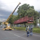 Un puente se cayó en el norte de Quito. La causa fue un impacto vehicular.