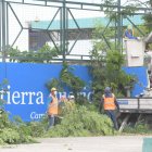 Personal de Urvaseo limpió las canchas deportivas, áreas verdes y calles de la comunidad.