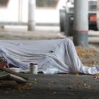 Referencial. En muchos sectores de Guayaquil se observan imágenes como la plasmada en la gráfica: consumidores de drogas que viven y duermen en las calles.