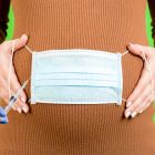 El estudio que lo prueba inmunizó a mujeres embarazadas con las vacunas desarrolladas con la tecnología de ARN mensajero.