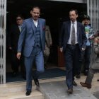 Sentenciado. José Raúl de la Torre (traje azul claro), familiar del contralor Pablo Celi, fue sentenciado en EE. UU.