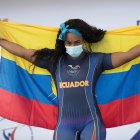 La nacida en Pusir Grande, provincia del Carchi, cerca del Valle de Chota, posa orgullosa en el podio de República Dominicana.