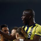 Enner Valencia marcó dos goles para el triunfo del Fenerbahce en la liga turca.