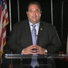 Anthony F. DeFillipo, el alcalde de North Miami Beach.