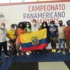 Selección. La Tri junto a entrenadores y directivos previo al regreso a Ecuador.