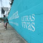 LETRAS VIVAS, MURAL EN AV. BARCELONA.....FD: MIGUEL CANALES...27-04-2021