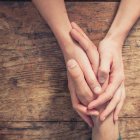 ​La Iglesia, además, reconoce la complejidad del tema por todo lo que representa la vida de la madre, la del niño por nacer y la de todos los que intervienen en el proceso.