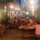 Entorno. En Locals Point, los visitantes llegan desde los jueves. Se acoplan a los cambios de horarios que fija el COE cantonal.