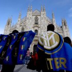 HInchas del Inter de Milán se concentraron en la Piazza del Duomo para festejar el título nacional