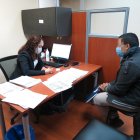 Aunque se ha priorizado el trabajo telemático, hay defensores que asisten presencialmente.