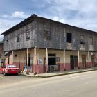 Algunas viviendas antiguas de las zonas rurales de Manabí se mantienen en pie pese al tiempo y los elementos.