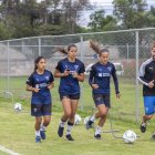 El equipo femenino de Liga Deportiva Universitaria de Quito cumplió con una pretemporada extensa, debido a los constantes cambios en la programación.