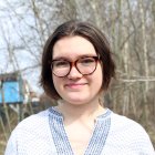 La estudiante polaca Krystyna Paszko, en un campo en las cercanías de su casa paterna en Varsovia.