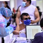 Docentes de varias instituciones educativas se vacunaron el pasado 1 de mayo en el Centro de Exposiciones Quito.