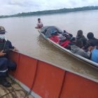 Miembros de la Armada Nacional detectan migrantes ilegales intentando ingresar a Ecuador a través del río Napo.