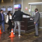 Diligencias. La contralora subrogante Valentina Zárate acudió este viernes a la Fiscalía General.