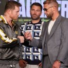 Canelo y Saunders durante el pesaje reglamentario que ambos pasaron la tarde de este viernes 7 de mayo con lo que calentaron aún más el ambiente de la pelea.