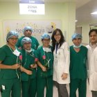 Ximena Garzón, anunciada como futura ministra de Salud, en una foto de febrero pasado con colegas, con ocasión del Día del Médico.