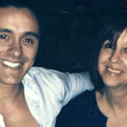 Joey junto a su mamá Ernestina.