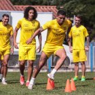 Mario Pineida y Williams Riveros forman parte de la defensa amarilla que jugará en La Paz.