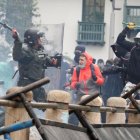 Las duras protestas con represión policial desangran a Colombia.